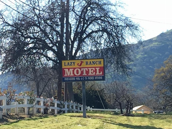 Lazy J Ranch Motel image 2